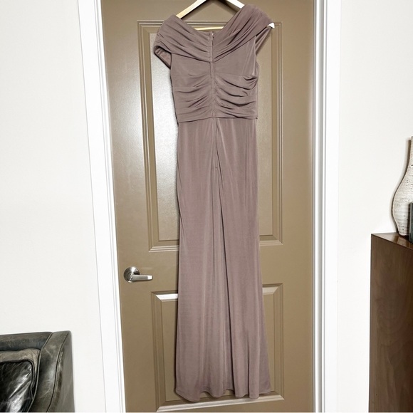 LA FEMME Ruched Jersey Column Gown Cocoa Brown - Picture 5 of 7